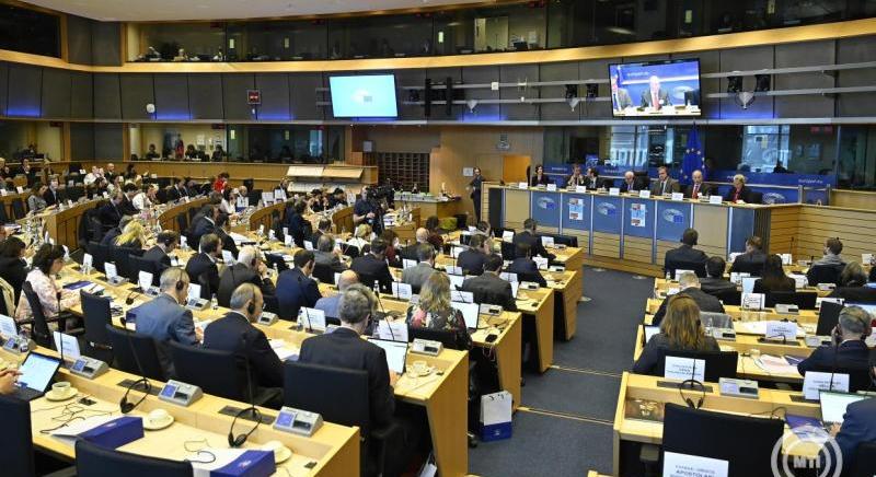Uniós főtanácsnok: a tagállamok kötelesek elismerni a transznemű személyek megélt nemi identitását az okmányokban