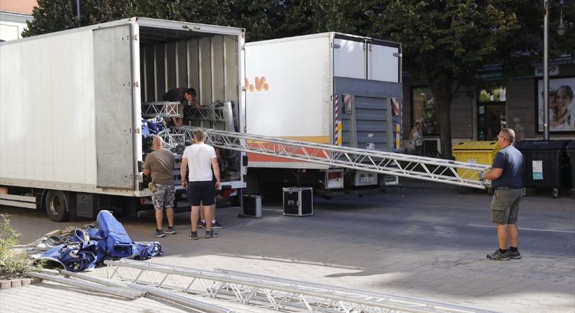 Mindjárt indul az év bulija Egerszegen! Készülnek a szervezők, de a közlekedők is figyeljenek!