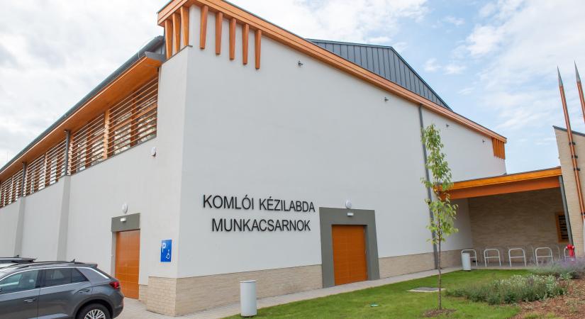 NB1-es kézilabda csapatnak otthont adó kisváros új sportlétesítményét adták át