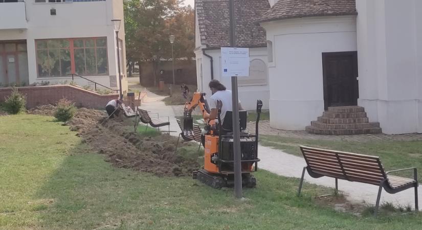 Automata öntözést telepítenek az Ótemplom körüli parkba