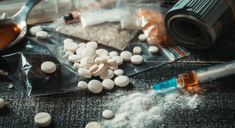 Több mint egy tonna kábítószert vontak ki a feketepiacról az elmúlt fél évben