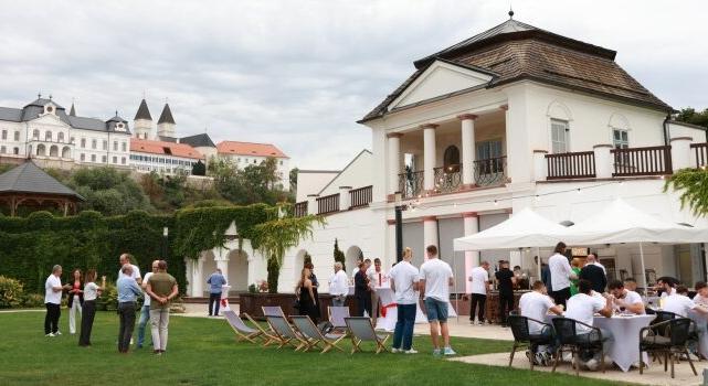 ONE VESZPRÉM – Rajt előtti piknik, névre szóló mezekkel