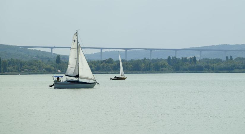 Döbbenetes adatok: milliós keresetkiesést jelentene a Tisza-féle SZJA a turizmusban