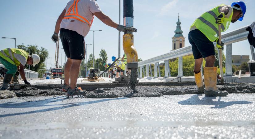 Megemelték a Flórián téri felüljárót