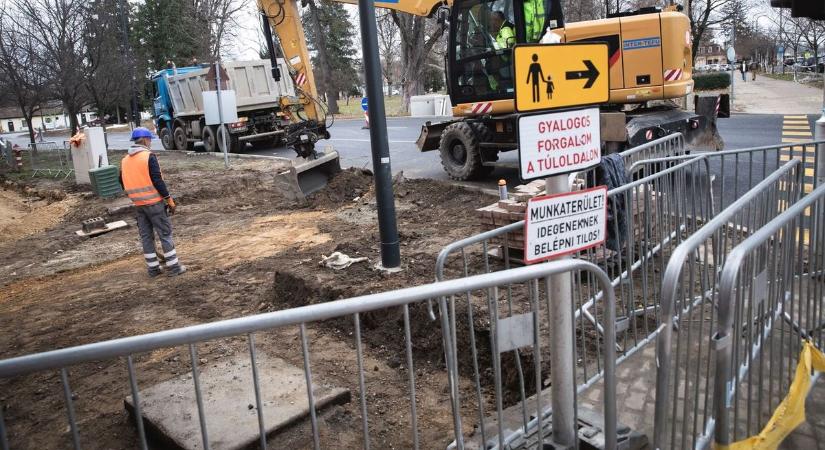 Szennyvízvezetéket építenek Debrecenben, több változás is lehet a közlekedésben!