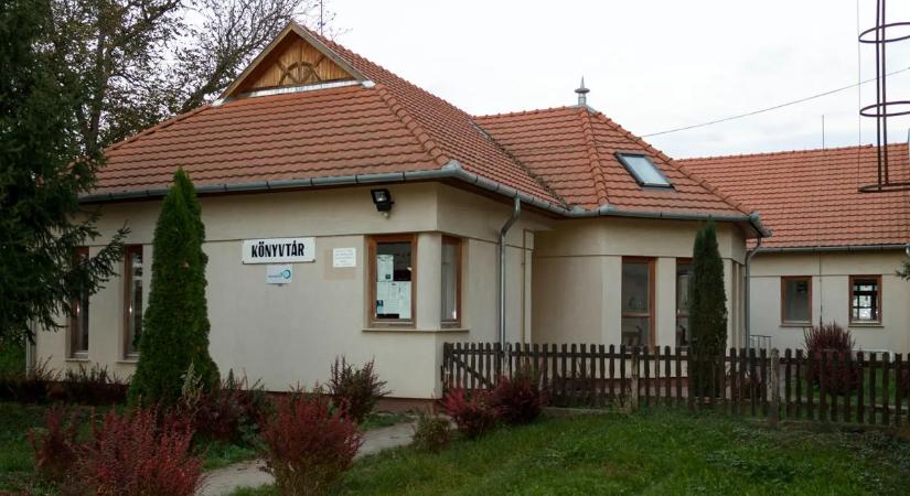 Időutazásra hívja a látogatókat a szakályi művelődési ház