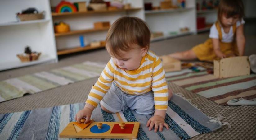 Idegen gyereket vitt haza tévedésből egy nagypapa a bölcsiből: otthon sem tűnt fel neki a csere
