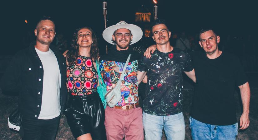 „Vegyítjük a kemény munkát a szórakozással!” – A Budapest Parkban is koncertezik a Jóvilágvan zenekar