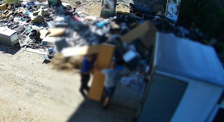 A MÁV autójával hordták illegálisan a szemetet Érdre, a cég elhatárolódott