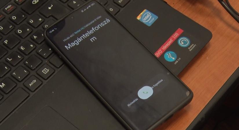 Továbbra is elterjedtek a telefonos csalások