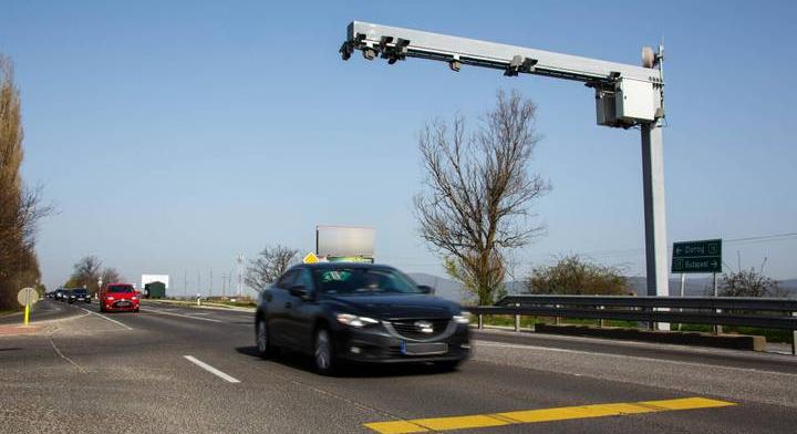 Megváltozik a sebességmérés: nem csak a rendőrség helyezhet ki traffipaxot