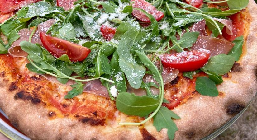 Mazsi visszatért: a legendás szombathelyi pizza újra rendelhető - videó