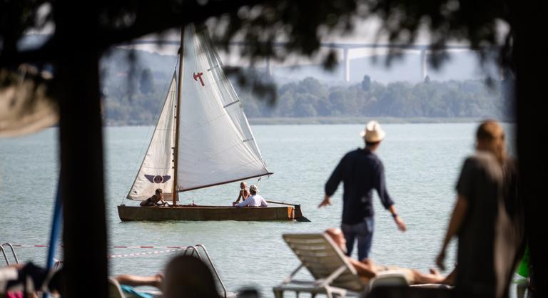 Számháború a Balatonnál: most akkor jó a szezon, vagy sem? – Valaki nem mond igazat