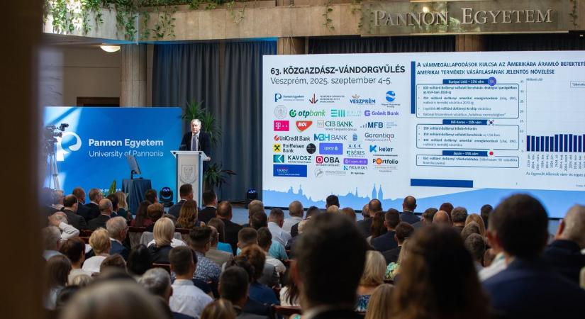 Kiszámíthatatlan világ, biztos kapaszkodók – üzenetek a veszprémi közgazdász-vándorgyűlésről (galéria)