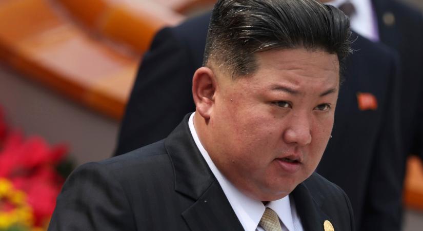 Kim Dzsongun nyom nélkül: így tüntetik el a diktátor fizikai jelenlétének minden jelét