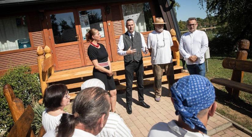 Új padokat faragtak, a fesztiválon pedig a mesterségüket is bemutatják (galéria, videó)