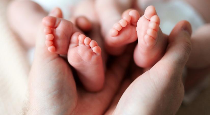 Ugyanaznap, ugyanabban a kórházban szültek az ikertestvérek