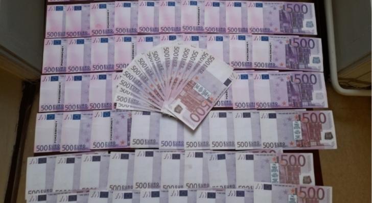 Pénzszivattyút kapcsolnak be: az EU-ból az USÁ-ba zúdulnak eurómilliárdok