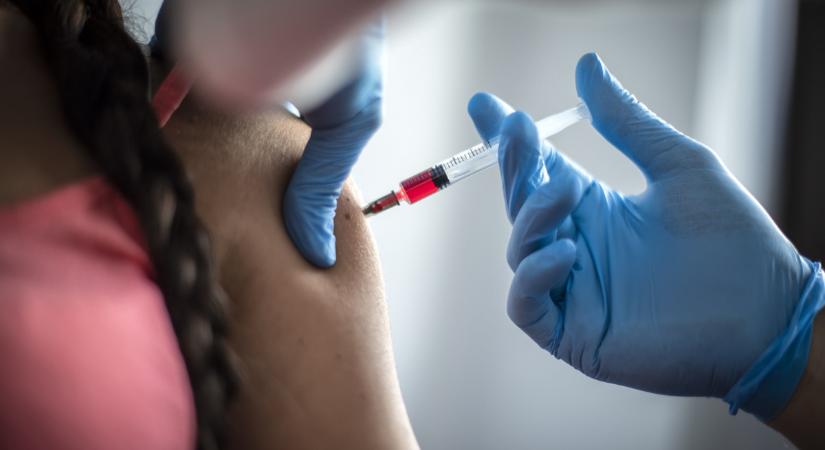 Floridában nem lesznek kötelezőek a védőoltások – közben újra terjed egy járvány