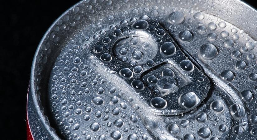 Gyorsabban öregszik, aki energiaitalt vagy üdítőt iszik