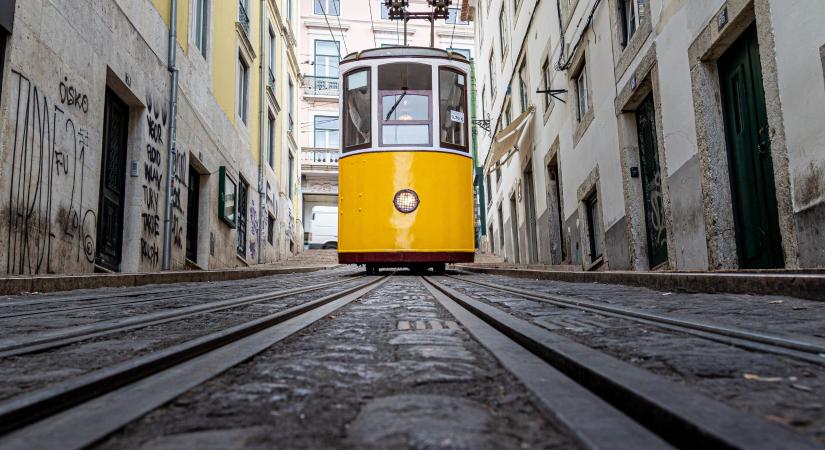 Több külföldit is azonosítottak a lisszaboni siklóvasút áldozatai közül