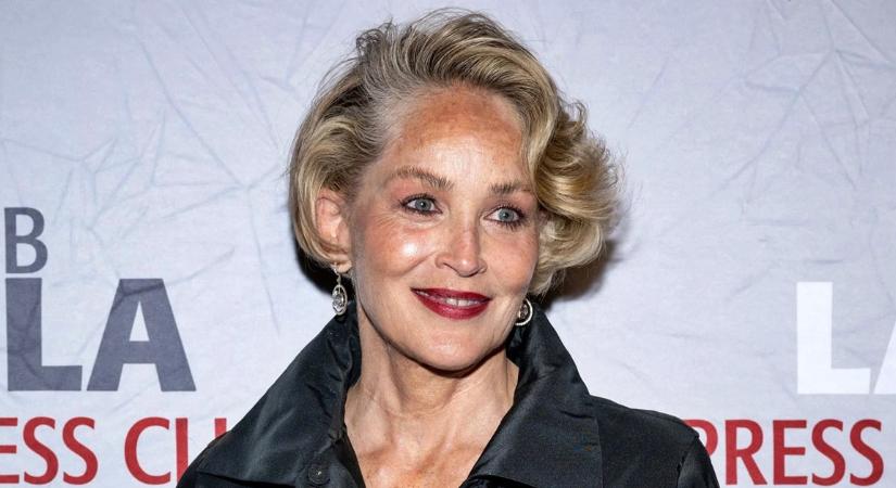 Sharon Stone 67 évesen sem fél magát megmutatni bikiniben (Képek)