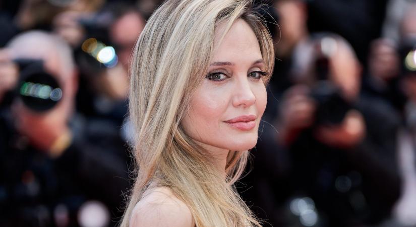 Angelina Jolie rövid szőke hajjal újult meg, és ez a drámai új frizura elképesztően jól áll neki