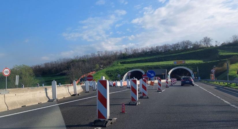 Baleset az M6-os autópálya alagútjában, egy személyautó és egy kamion ütközött