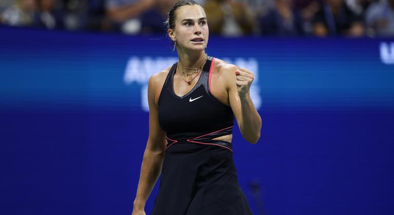 Szetthátrányból jutott döntőbe a címvédő a US Openen, a hazaiak kedvencével találkozik