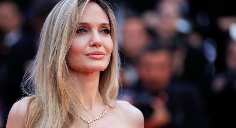 Katalin hercegné után Angelina Jolie is szőke frizurát villantott