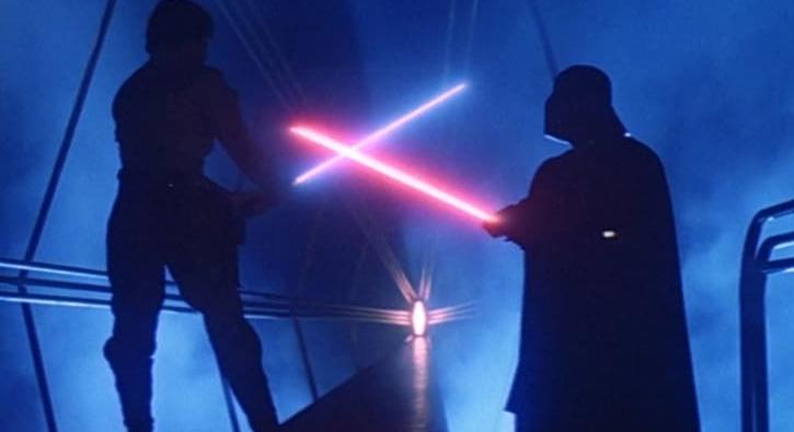 Kapaszkodjatok meg: 1,2 milliárd forint értékben kelt el Darth Vader fénykardja, amit A Birodalom visszavágban és A Jedi visszatérben használtak