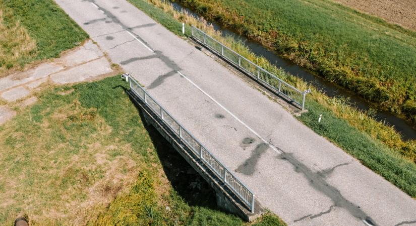 Megújul az Asódi-csatorna feletti híd Gútánál