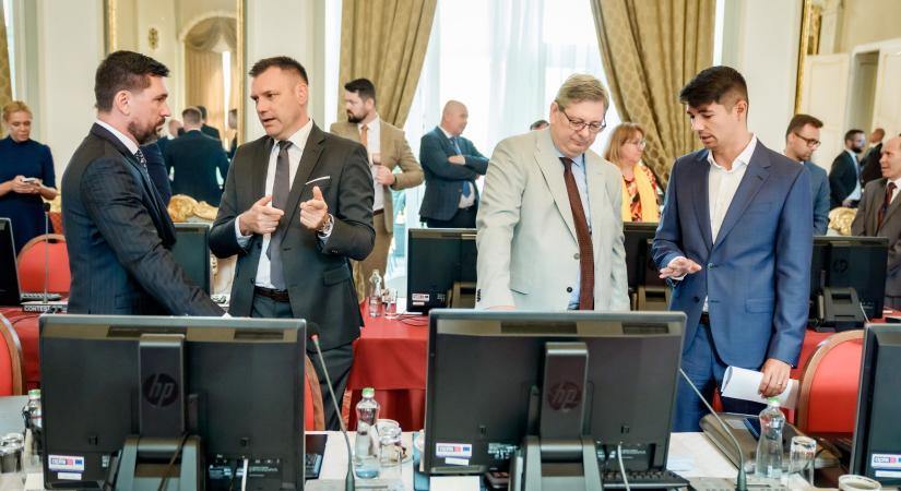 Taraba szembemegy Brüsszellel: nem kér a lakossági kibocsátási engedélyekből