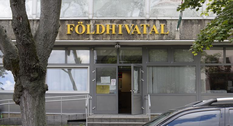 Leállt a személyes ügyintézés a földhivatalban
