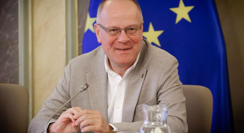 Navracsics: A demokrácia korrigálja magát