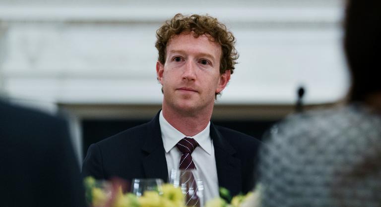 Mark Zuckerberg beperelte a Metát