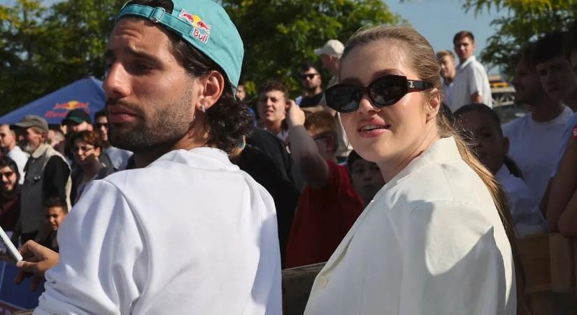 Méregdrága babakocsit kapott Szoboszlai Dominik kislánya