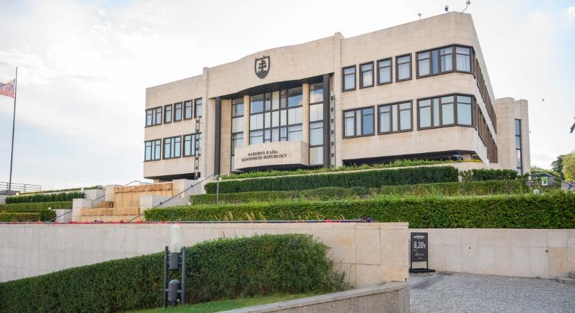Sárgaság terjed a pozsonyi parlamentben, Szlovákia több pontján is felütötte a fejét