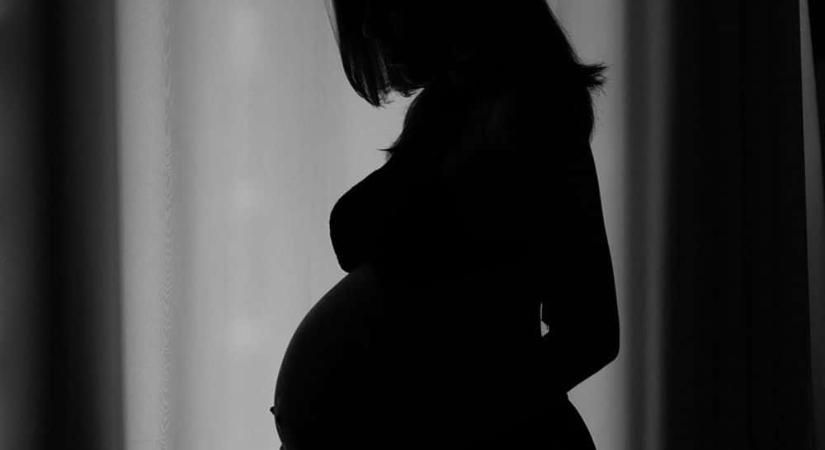 Brutálisan végzett csecsemőjével a 15 éves pécsi kollégista