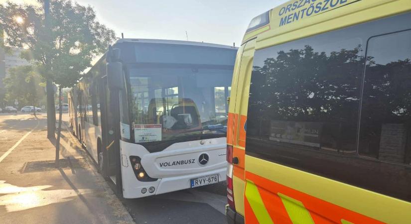 Egy dühöngő taxisofőr paprikaspray-vel fújta le az egyik pótlóbusz vezetőjét