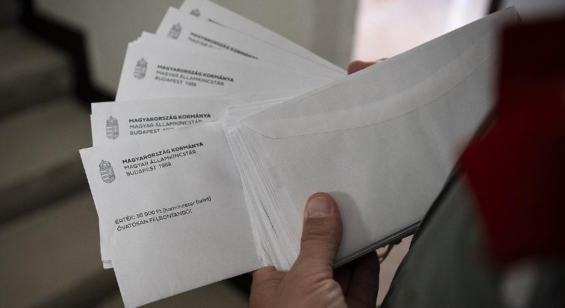 Készülhetnek a nyugdíjasok: ez lesz a borítékban