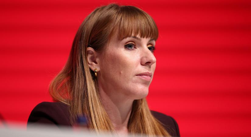 Adócsalás miatt lemondott a brit miniszterelnök-helyettes