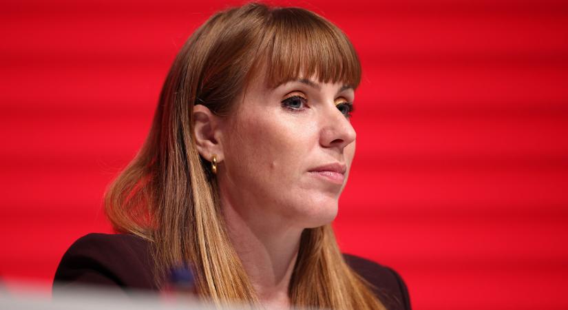 Magasrangú miniszter távozik a brit kormányból