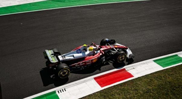 Hamilton az élen, Ferrari 1-2-vel indult az F1-es Olasz Nagydíj