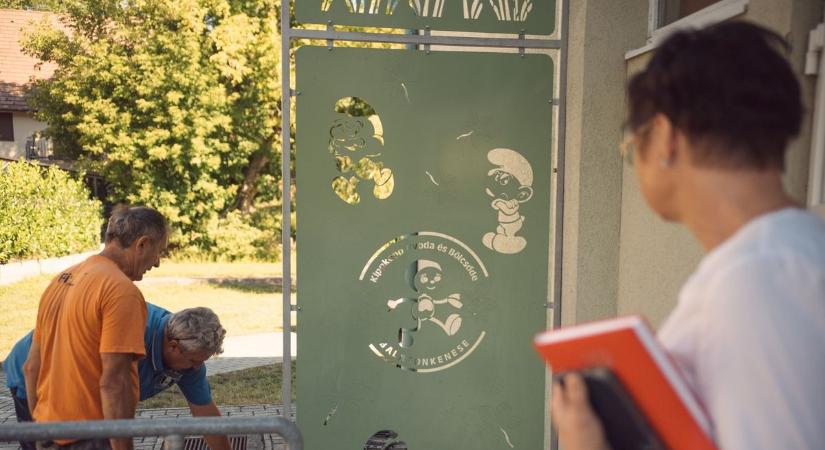 Hangulatos előtetőt kapott a balatonkenesei bölcsőde ( galéria)