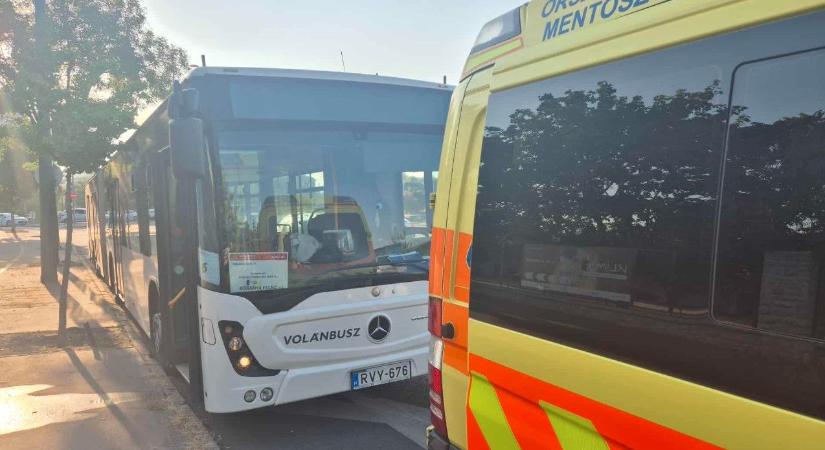 Paprikaspray-vel fújtak le egy buszsofőrt