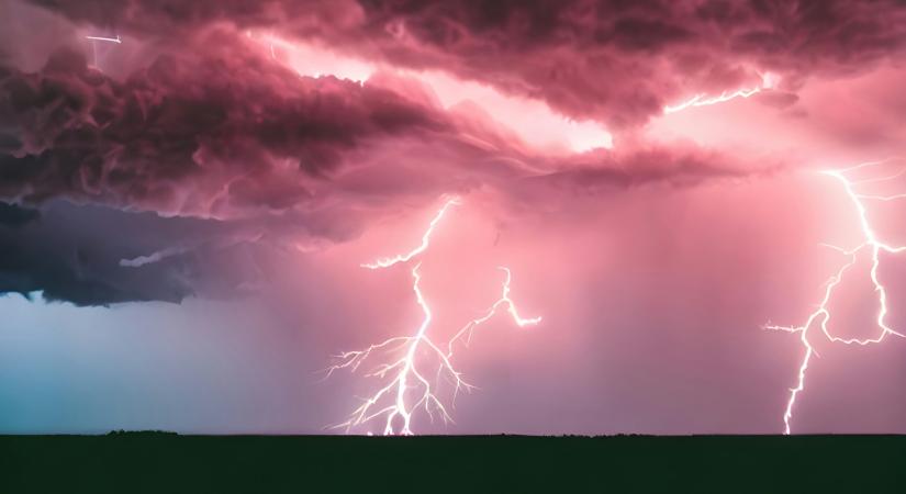 9 vármegye sárgán villog a térképen, pénteken is kettészakad az ország időjárása