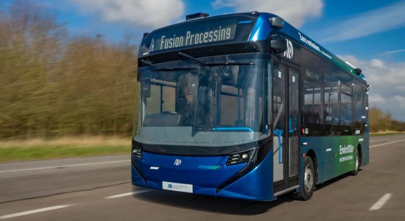 Sehol egy sofőr: szintet lépett az önvezető busz