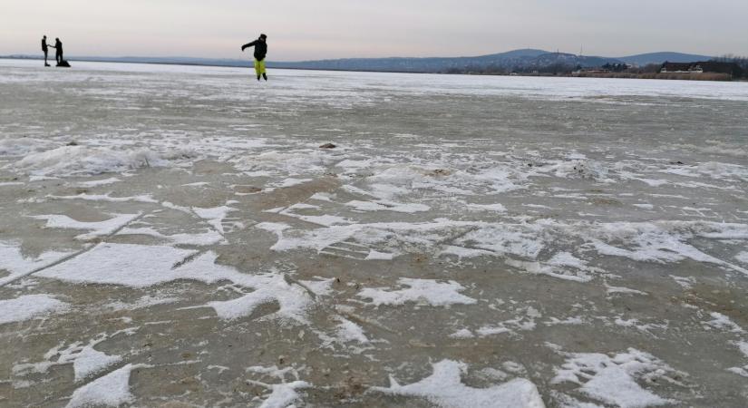 Beszakadt a jég a Velencei-tavon! – Mutatjuk miért életveszélyes a korcsolyázás