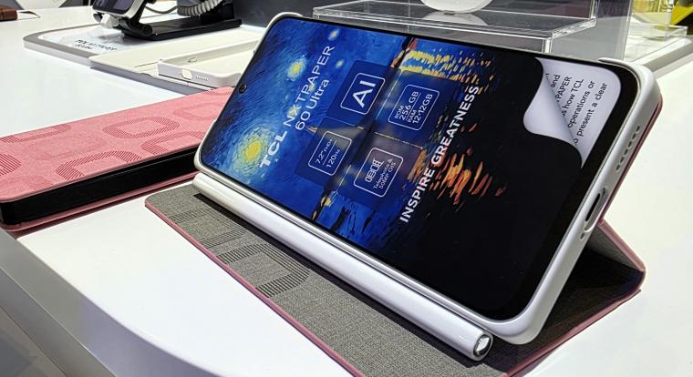Ilyen a mobil, aminek a kijelzője egy papírlapra hasonlít